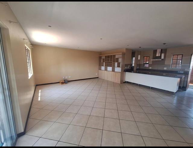 4 BEDROOM DUPLEX FOR SALE IN MOOIKLOOF RIDGE ESTATE